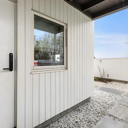 - Private Entrance & Parking * Sola